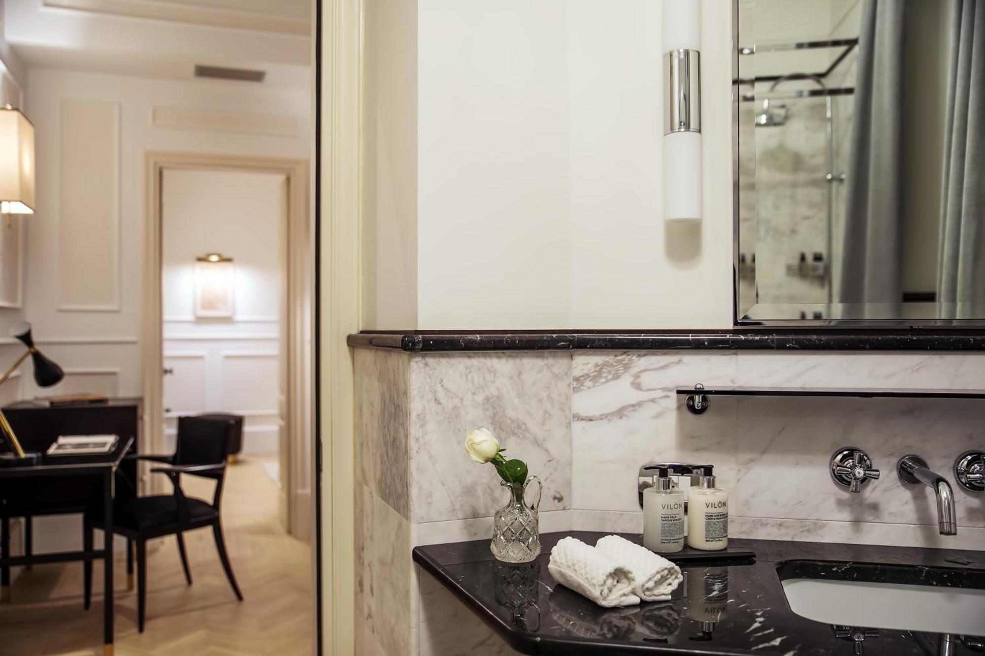 Hotel Vilon - Small Luxury Hotels Of The World Rome Exterior photo