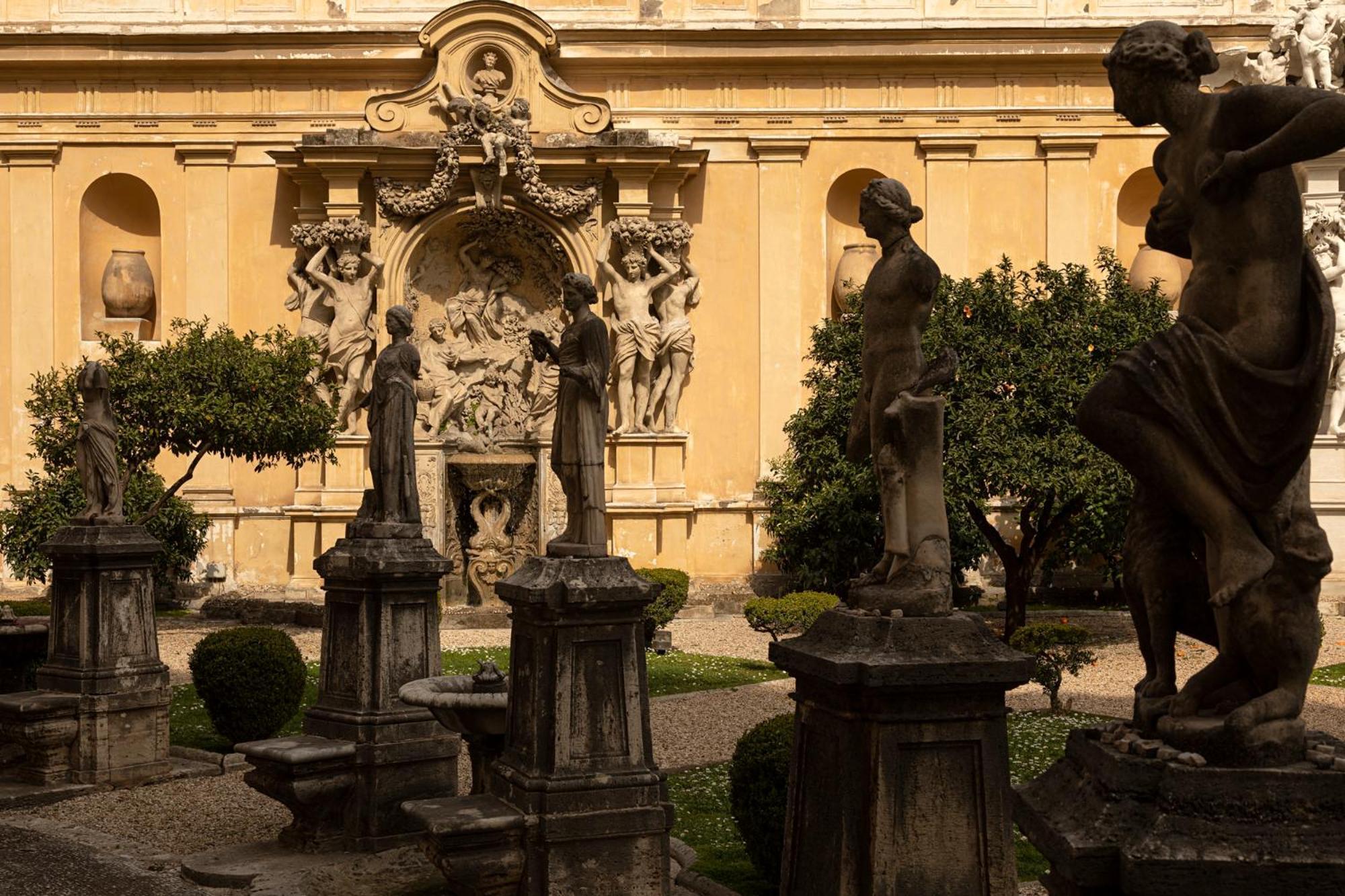 Hotel Vilon - Small Luxury Hotels Of The World Rome Exterior photo